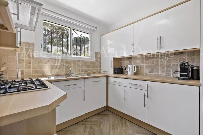 Image No.11-5 Bed House for sale