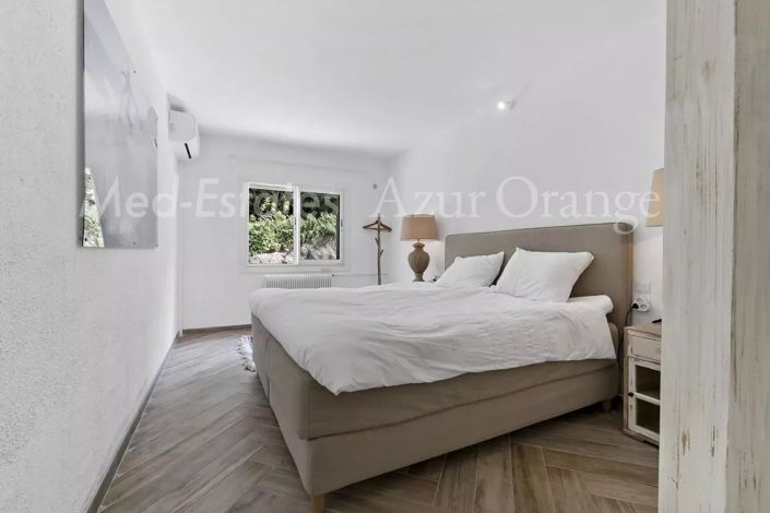 Image No.7-5 Bed House for sale