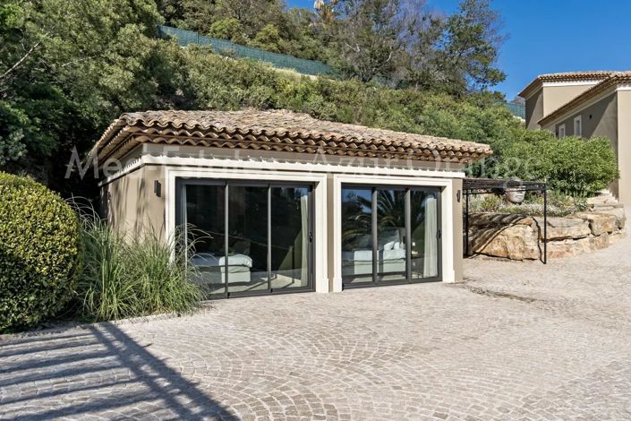 Image No.21-6 Bed House for sale