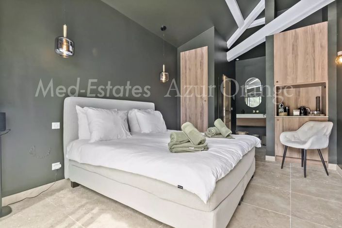 Image No.22-6 Bed House for sale