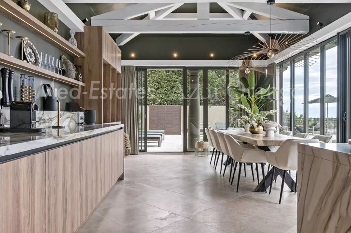 Image No.9-6 Bed House for sale