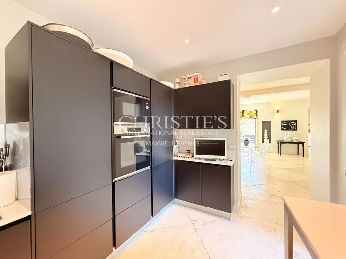 Image No.14-4 Bed House for sale