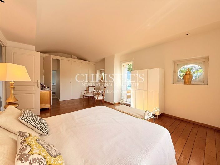 Image No.17-4 Bed House for sale