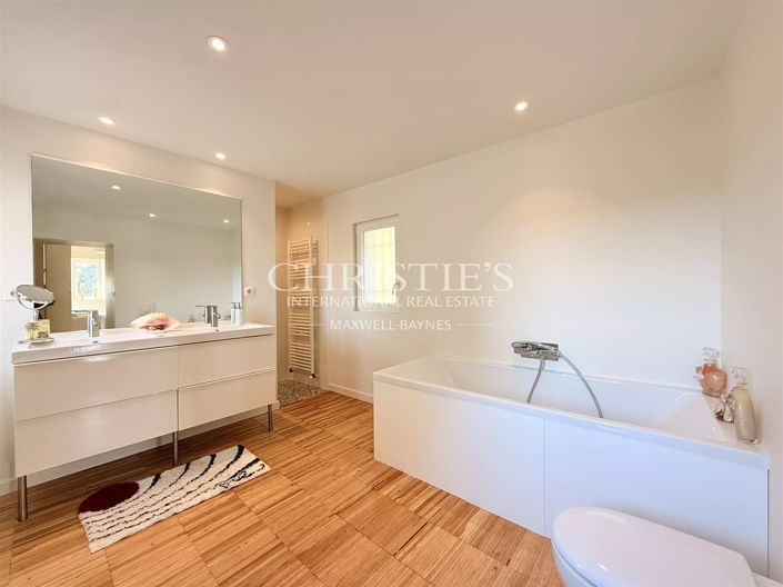 Image No.19-4 Bed House for sale