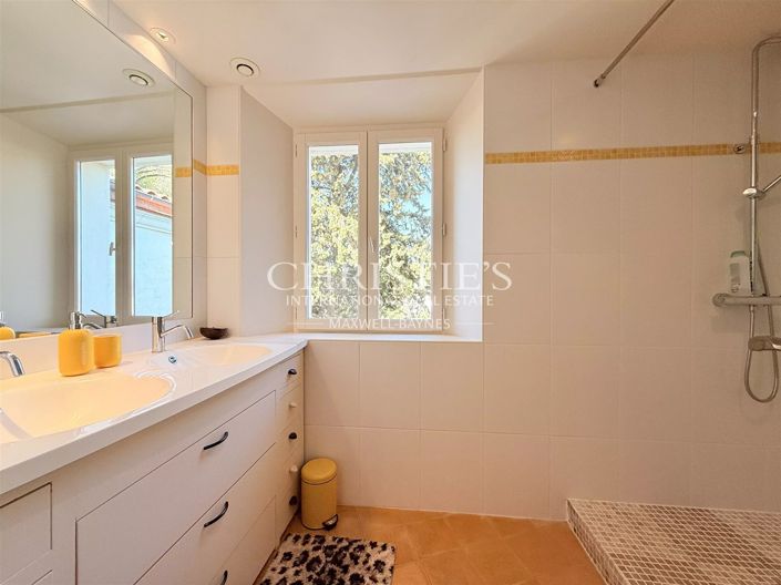 Image No.22-4 Bed House for sale