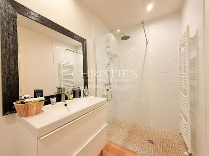 Image No.25-4 Bed House for sale