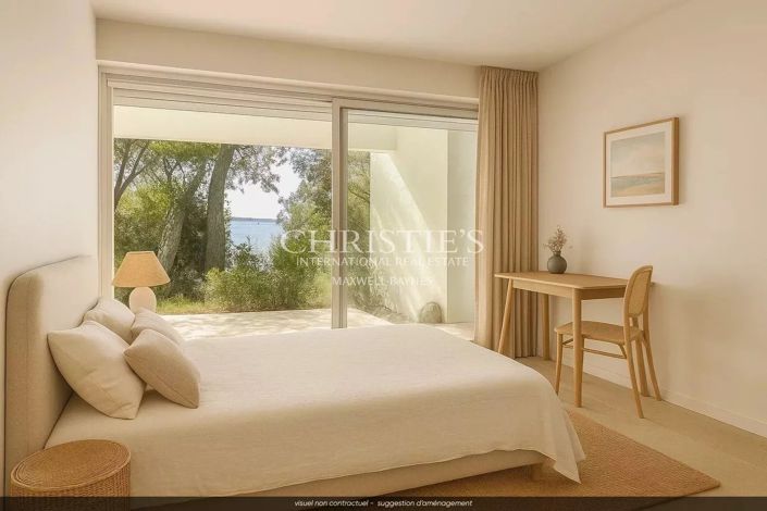 Image No.8-6 Bed House for sale