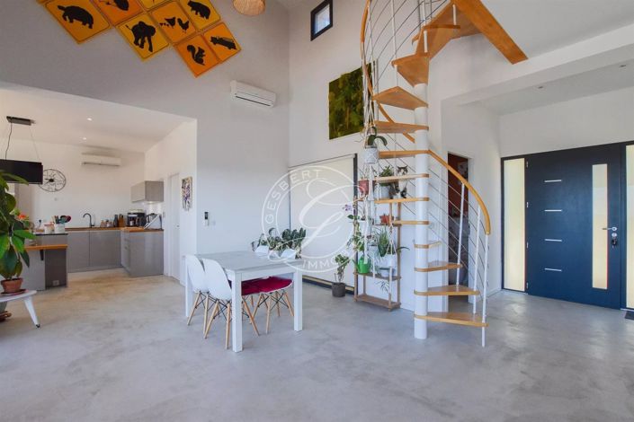 Image No.10-5 Bed House for sale