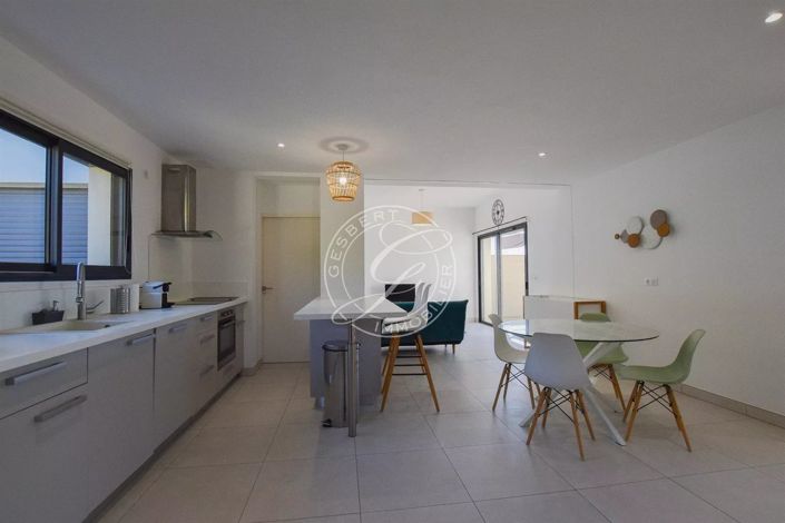 Image No.27-5 Bed House for sale