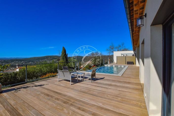 Image No.7-5 Bed House for sale