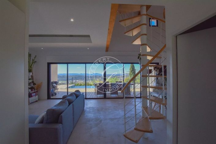 Image No.9-5 Bed House for sale