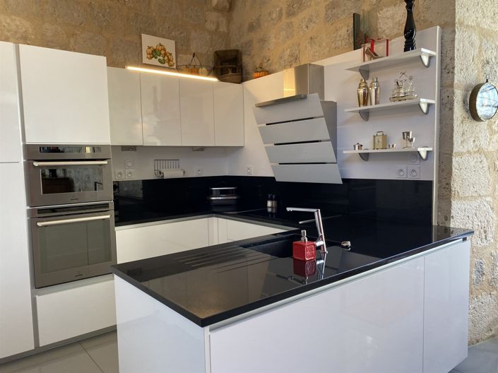 Image No.10-4 Bed Property for sale