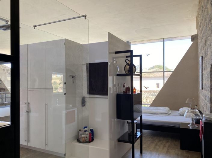 Image No.17-4 Bed Property for sale