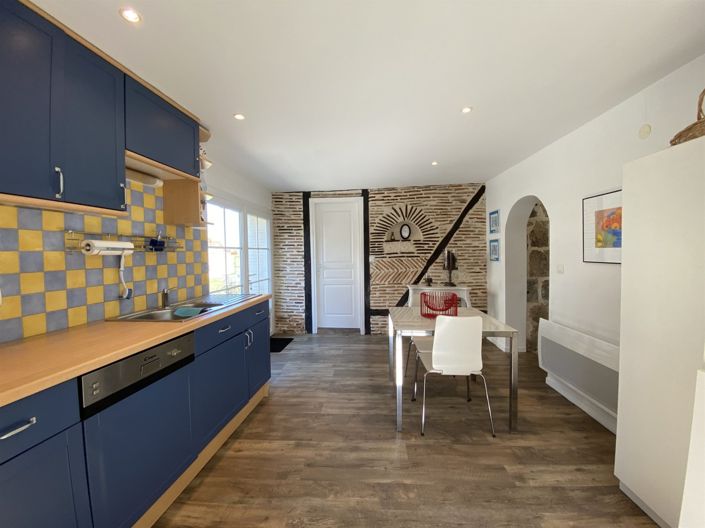 Image No.27-4 Bed Property for sale