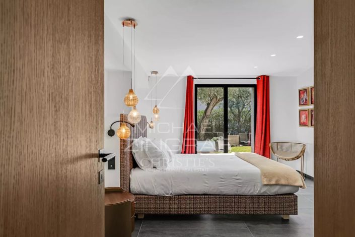 Image No.15-5 Bed House for sale