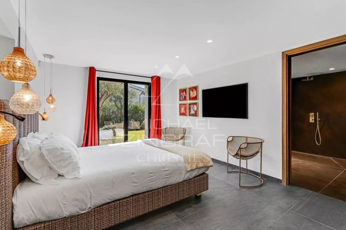 Image No.17-5 Bed House for sale