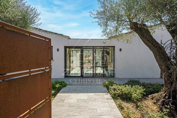 Image No.2-5 Bed House for sale