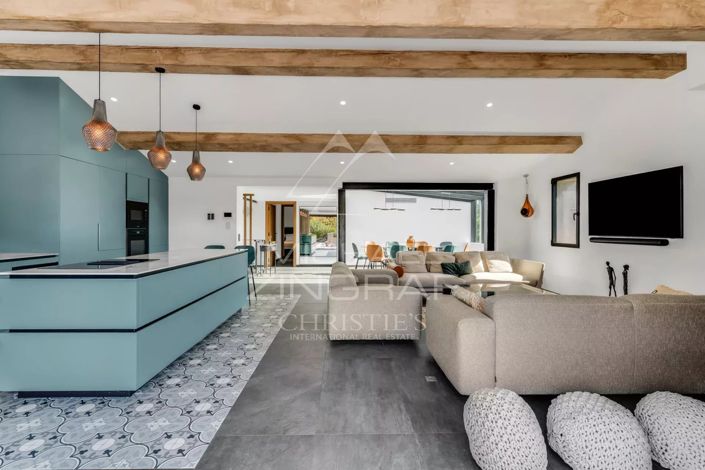 Image No.7-5 Bed House for sale