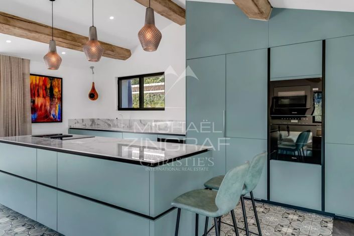 Image No.8-5 Bed House for sale