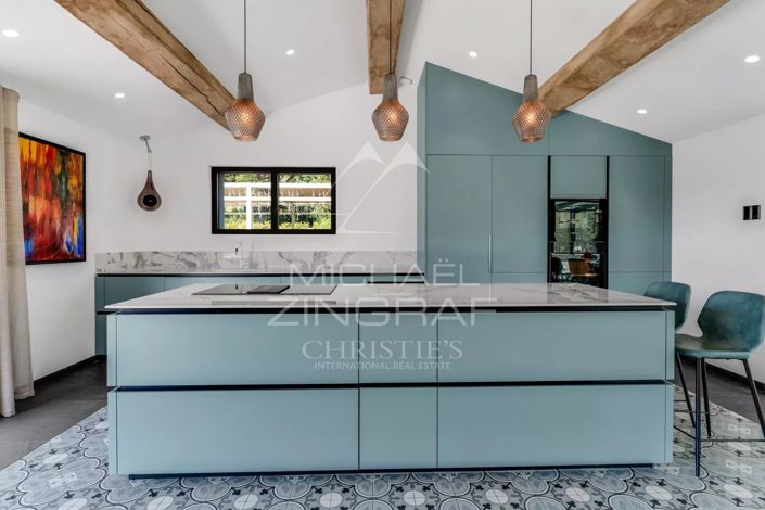 Image No.9-5 Bed House for sale