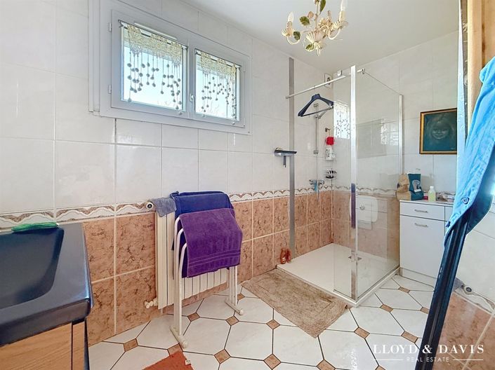 Image No.6-3 Bed House for sale