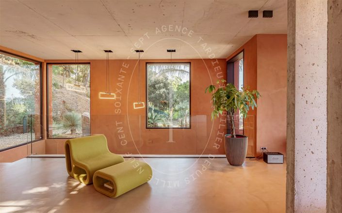 Image No.2-5 Bed House for sale