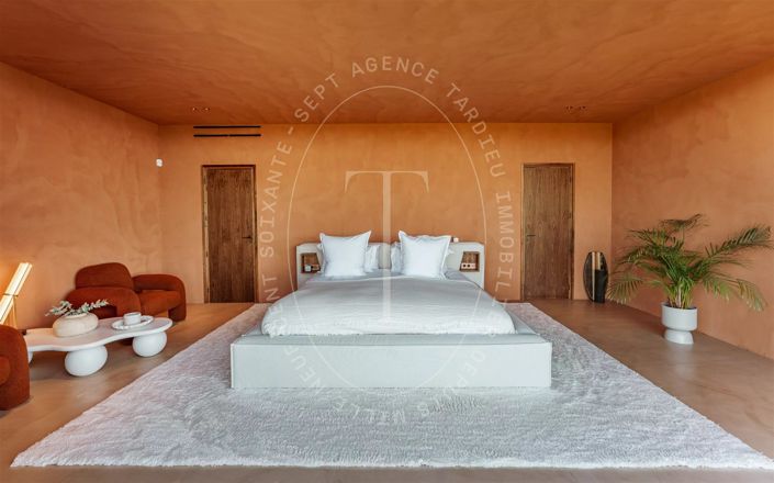 Image No.6-5 Bed House for sale