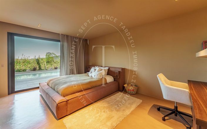 Image No.9-5 Bed House for sale