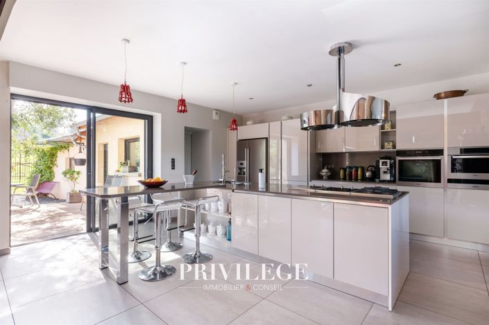 Image No.16-5 Bed House for sale