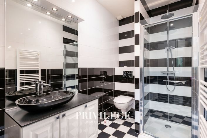 Image No.19-5 Bed House for sale