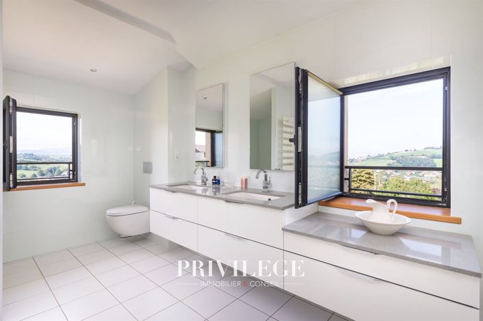 Image No.22-5 Bed House for sale