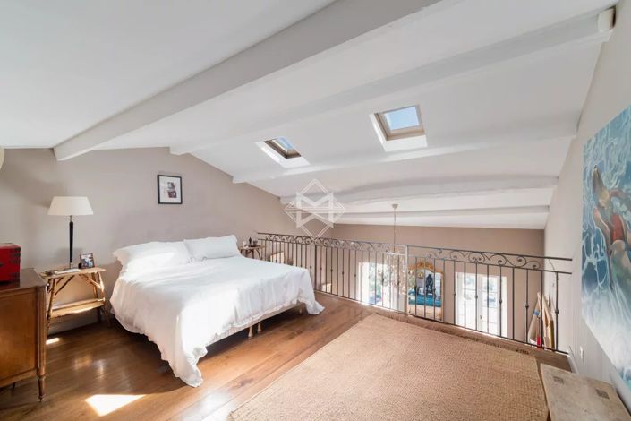 Image No.5-2 Bed House for sale