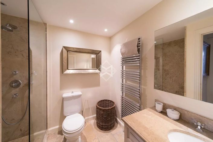 Image No.8-3 Bed House for sale