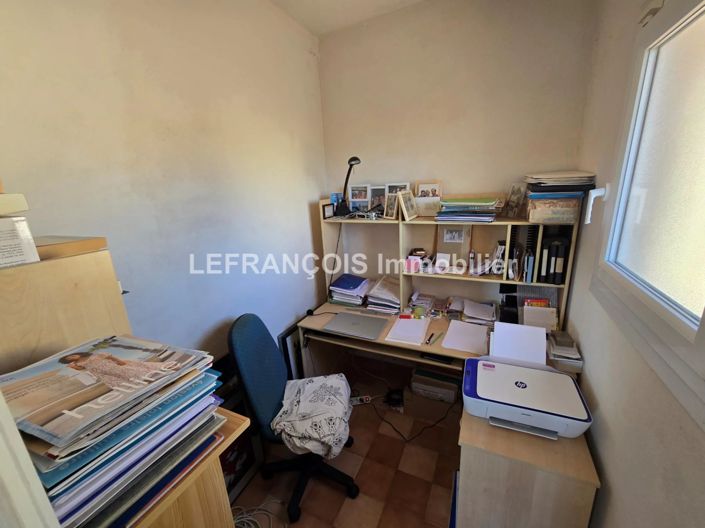 Image No.10-3 Bed House for sale