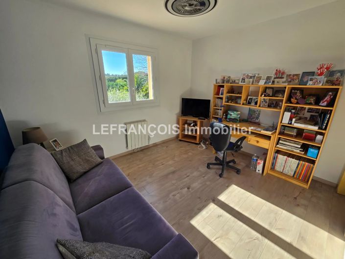 Image No.11-3 Bed House for sale