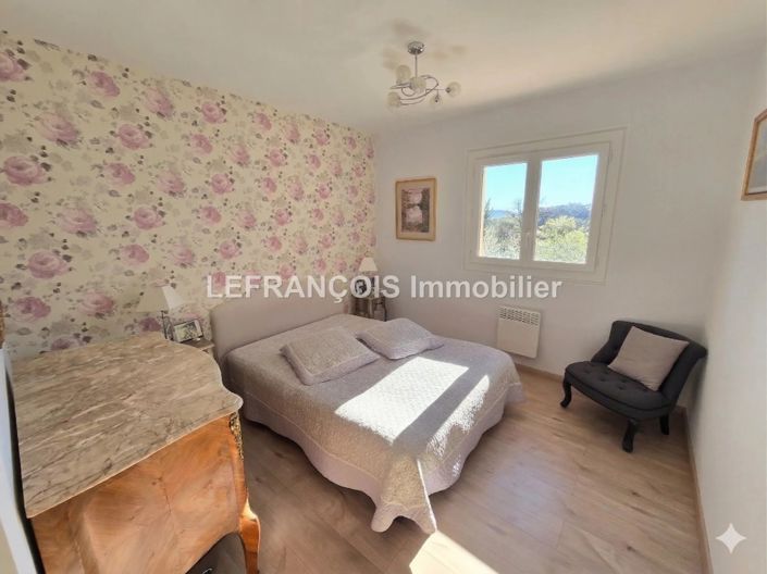 Image No.16-3 Bed House for sale