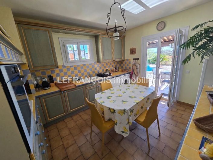 Image No.7-3 Bed House for sale