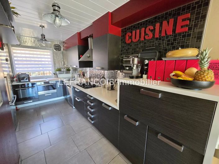 Image No.5-4 Bed House for sale