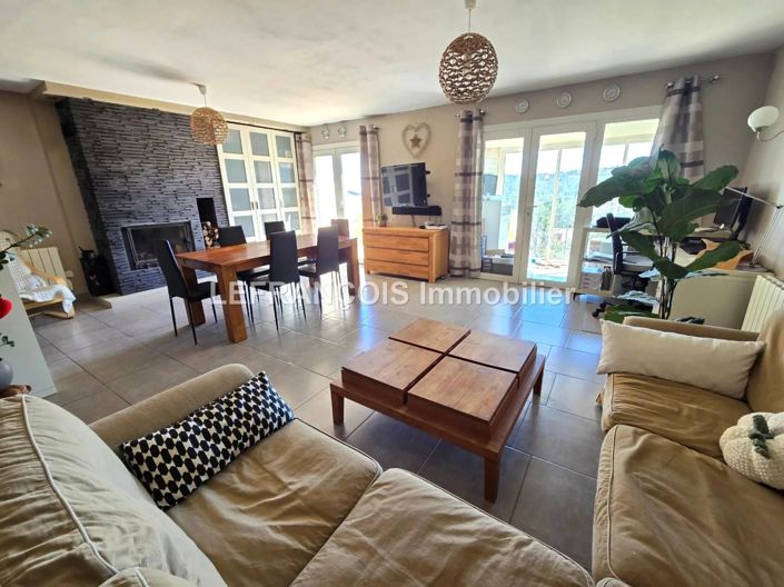 Image No.6-4 Bed House for sale