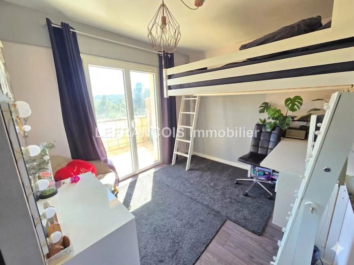 Image No.7-4 Bed House for sale