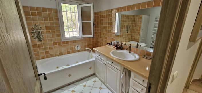 Image No.11-5 Bed House for sale