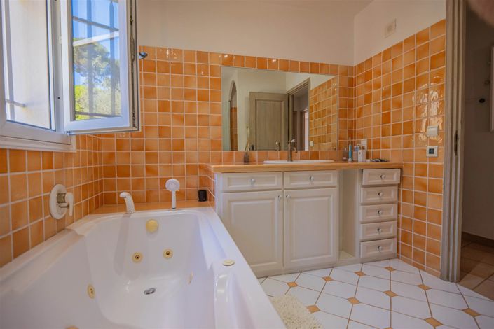 Image No.21-5 Bed House for sale