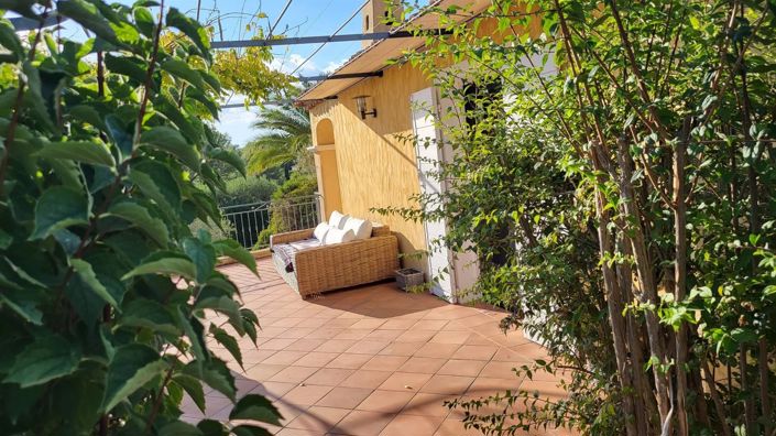 Image No.25-5 Bed House for sale