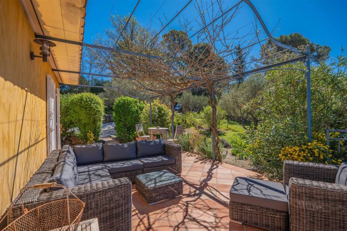 Image No.8-5 Bed House for sale