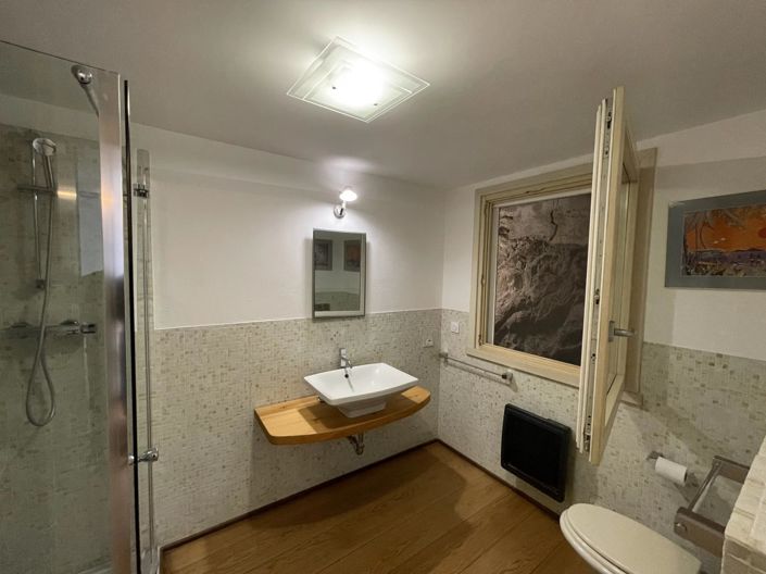 Image No.18-4 Bed House for sale