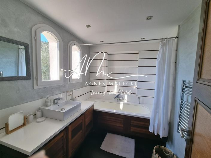 Image No.16-4 Bed House for sale