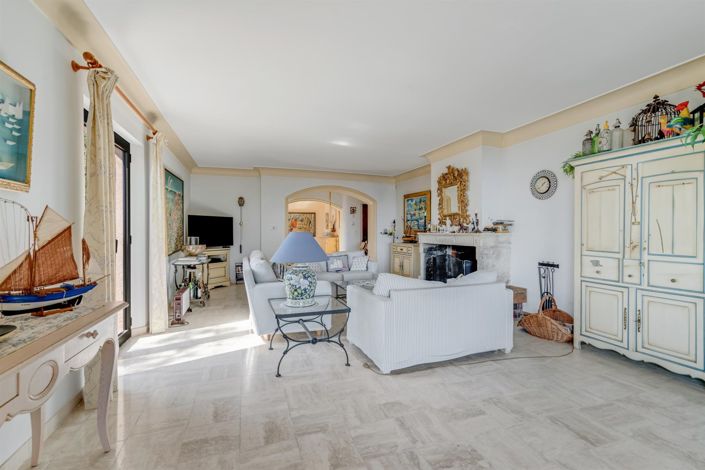 Image No.11-3 Bed House for sale