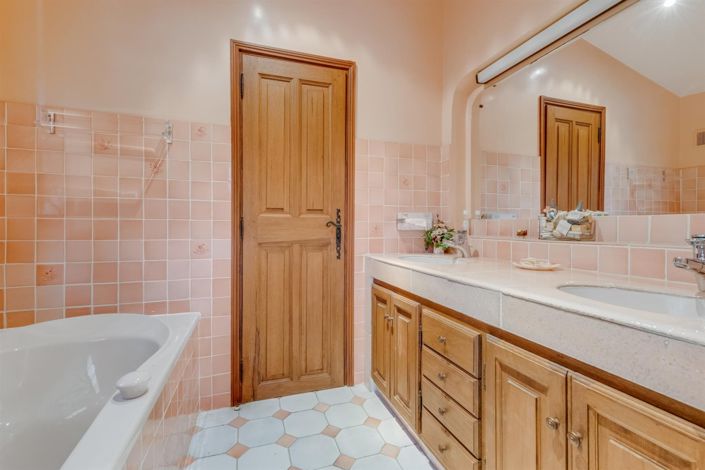 Image No.24-3 Bed House for sale