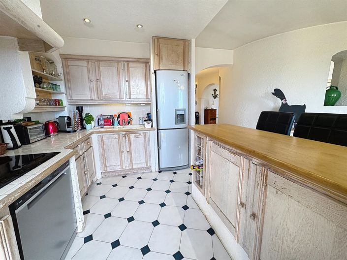 Image No.10-4 Bed House for sale