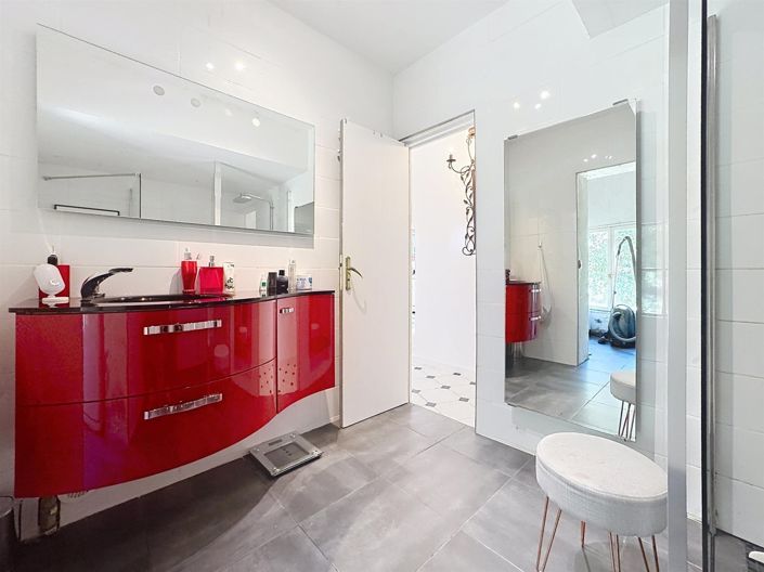 Image No.15-4 Bed House for sale